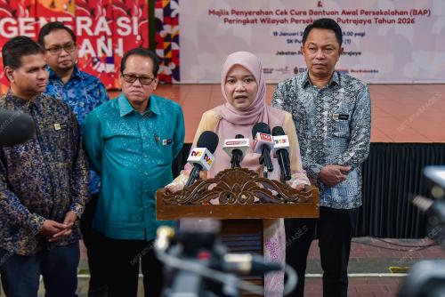 FADLINA SIDEK