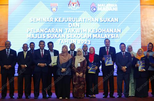 FADHLINA SIDEK