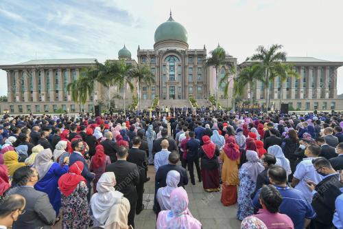 DATUK SERI ISMAIL SABRI YAAKOB