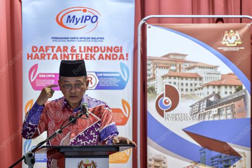 DATUK DR MOHD NA'IM MOKHTAR