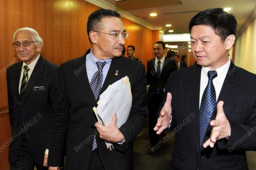 DATUK SERI HISHAMUDDIN TUN HUSSEIN