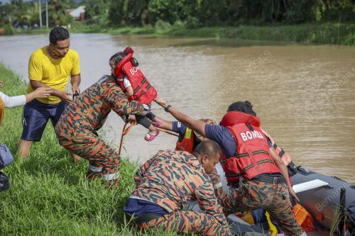 BANJIR DI KAMPUNG SRI TANJUNG
