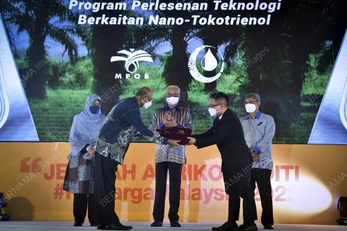 DATUK SERI ISMAIL SABRI YAAKOB