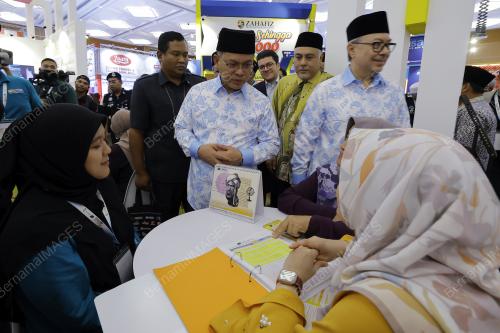 DATUK DR MOHD NA'IM MOKHTAR