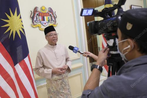 DATUK SERI ISMAIL SABRI YAAKOB