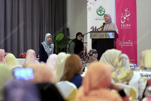 FADHLINA SIDEK