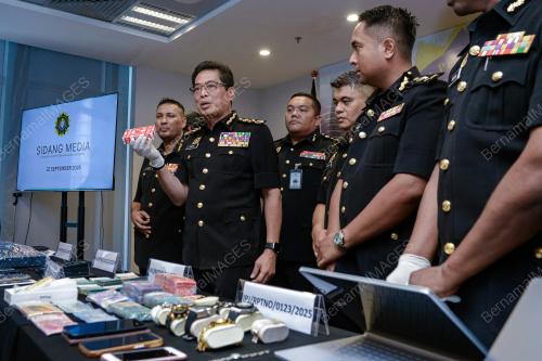 TAN SRI AZAM BAKI