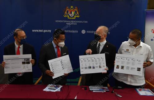 DATUK SERI DR WEE KA SIONG