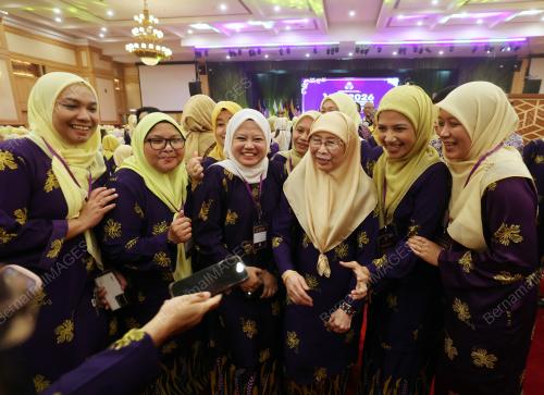 DATUK SERI DR WAN AZIZAH WAN ISMAIL