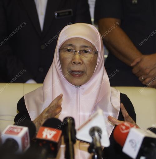 DATUK SERI DR WAN AZIZAH WAN ISMAIL