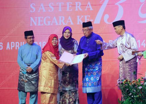 PTJ15_26042016_SASTERA_WANITA