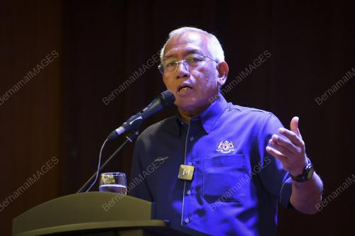 DATUK SERI MAHDZIR KHALID