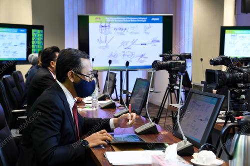 DATUK TS HASNUL FADHLY