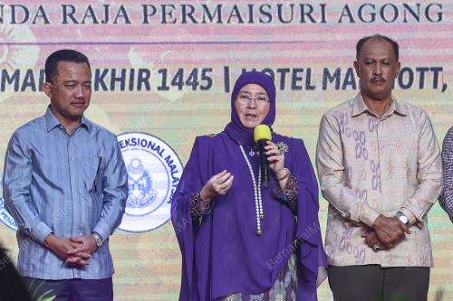 TUNKU HAJAH AZIZAH AMINAH MAIMUNAH ISKANDARIAH