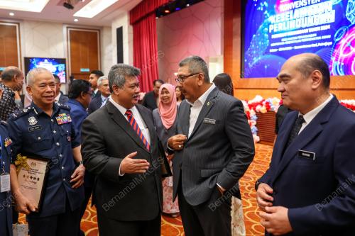 DATUK SERI WAN AHMAD DAHLAN ABDUL AZIZ