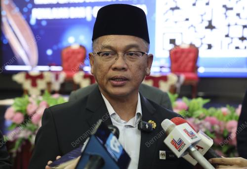 DATUK DR MOHD NA'IM MOKHTAR