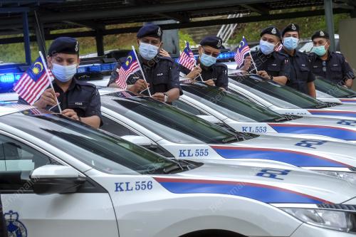 ANGGOTA POLIS SEMARAKKAN HARI KEBANGSAAN