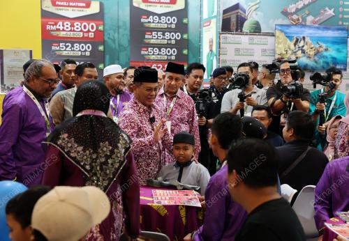 DATUK DR MOHD NA'IM MOKHTAR