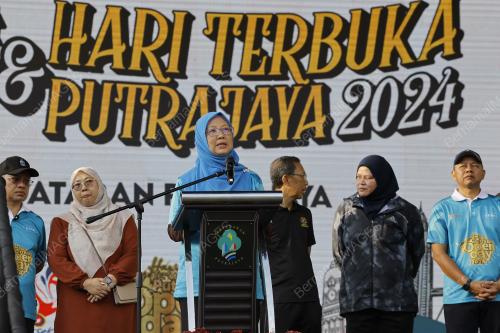 DR ZALIHA MUSTAFA
