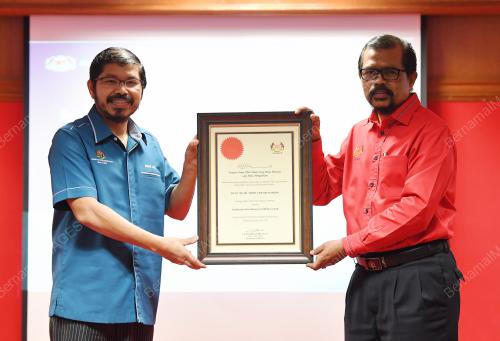 DATUK SERI DR MOHD UZIR MAHIDIN