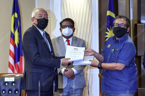 DATUK SERI MAHDZIR KHALID