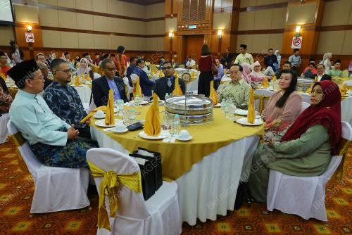 DATUK SERI DZULKEFLY AHMAD