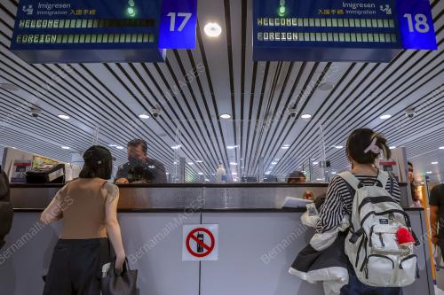 KAUNTER IMIGRESEN KLIA TERMINAL 1
