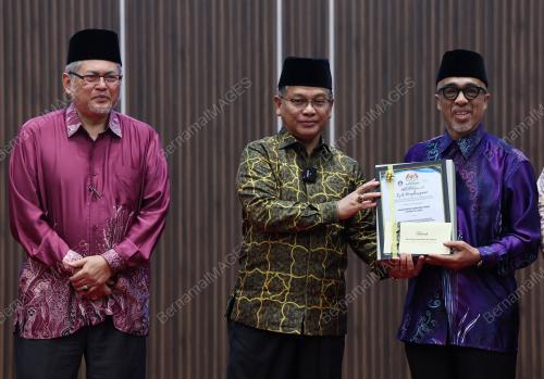 DATUK DR MOHD NA'IM MOKHTAR