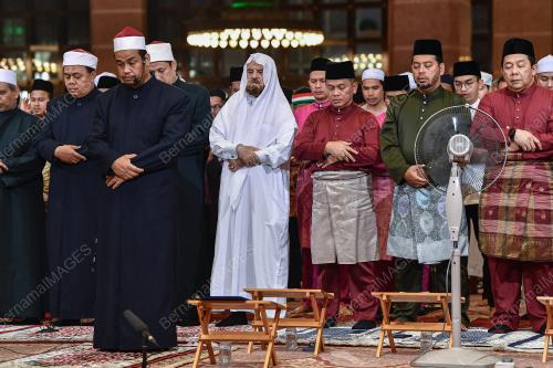 DATUK DR MOHD NAIM MOKHTAR