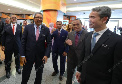 DATUK SERI WAN AHMAD DAHLAN ABDUL AZIZ