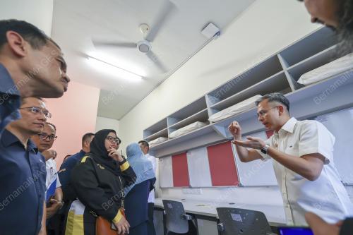 FAHMI FADZIL