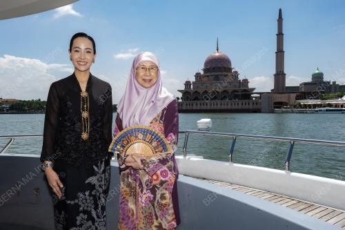 DATUK SERI DR WAN AZIZAH WAN ISMAIL