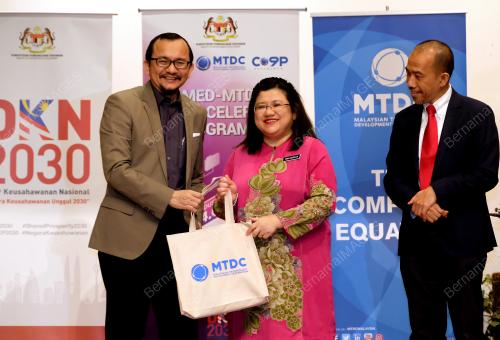 DATUK WAN SURAYA WAN MD RADZI