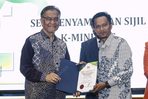 DATUK SERI DR DZULKEFLY AHMAD
