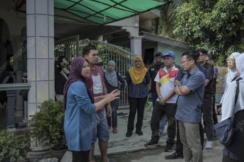 NIK NAZMI NIK AHMAD