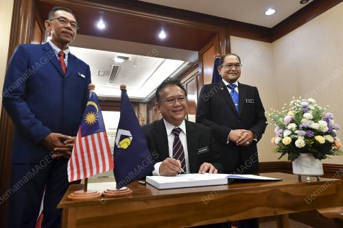 DATUK ALEXANDER NANTA LINGGI