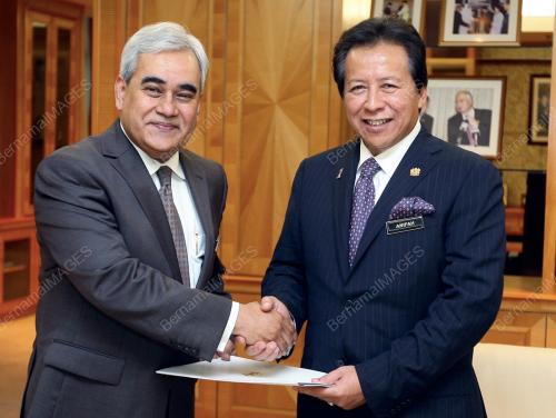 DATUK SERI ANIFAH AMAN