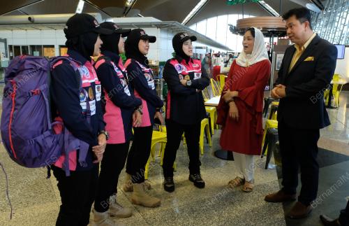 ALL WOMEN'S EXPEDITION TO ANTARTIKA (AWETA)