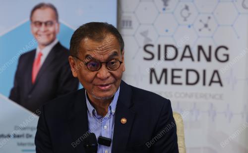DATUK SERI DR DZULKEFLY AHMAD