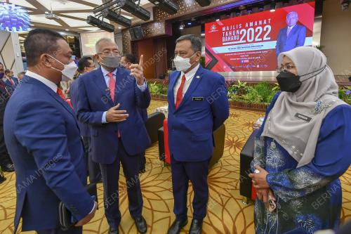 DATUK SERI MAHDZIR KHALID