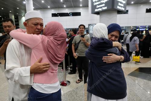 KETIBAAN JEMAAH HAJI PENERBANGAN PERTAMA