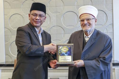 DATUK DR MOHD NA`IM MOKHTAR