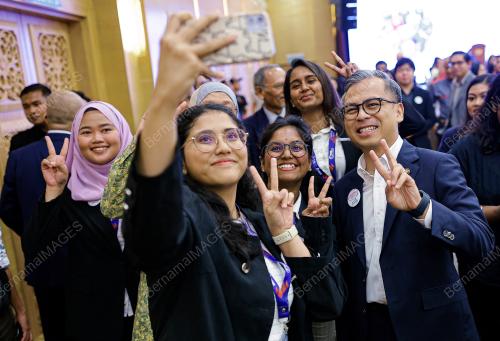 FAHMI FADZIL