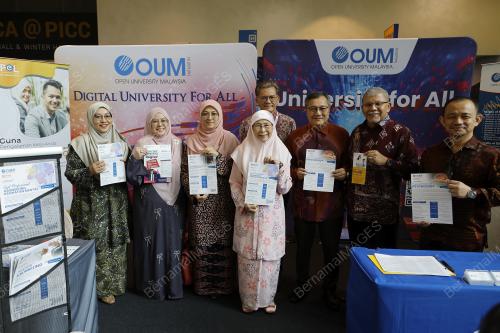 DATUK SERI DR WAN AZIZAH WAN ISMAIL