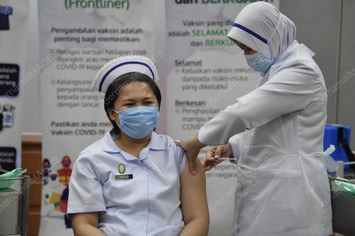 PETUGAS BARISAN HADAPAN
