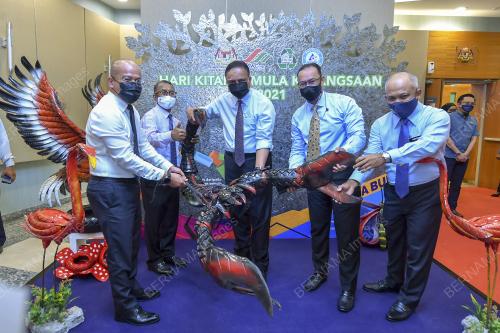 DATUK SERI REEZAL MERICAN NAINA MERICAN