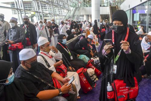 KEPULANGAN KUMPULAN PERTAMA JEMAAH HAJI MALAYSIA