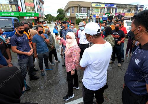 TUNKU HAJAH AZIZAH AMINAH MAIMUNAH ISKANDARIAH