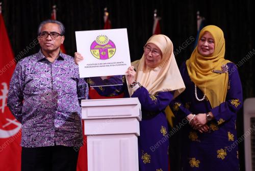 DATUK SERI DR WAN AZIZAH WAN ISMAIL