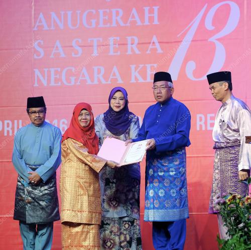 PTJ16_26042016_SASTERA_WANITA